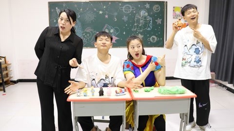 冬冬不想上课，小小用粘土变出他的替身，没想却深受老师喜欢