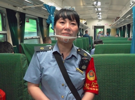 7266次列车上的“团宠姐姐”