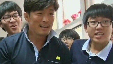 韩版我去上学啦 成勋豪爽请客 胜妍练弯腰过杆