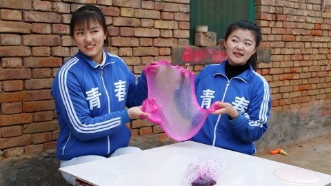 美女家务事 小晴用火龙果代替颜料