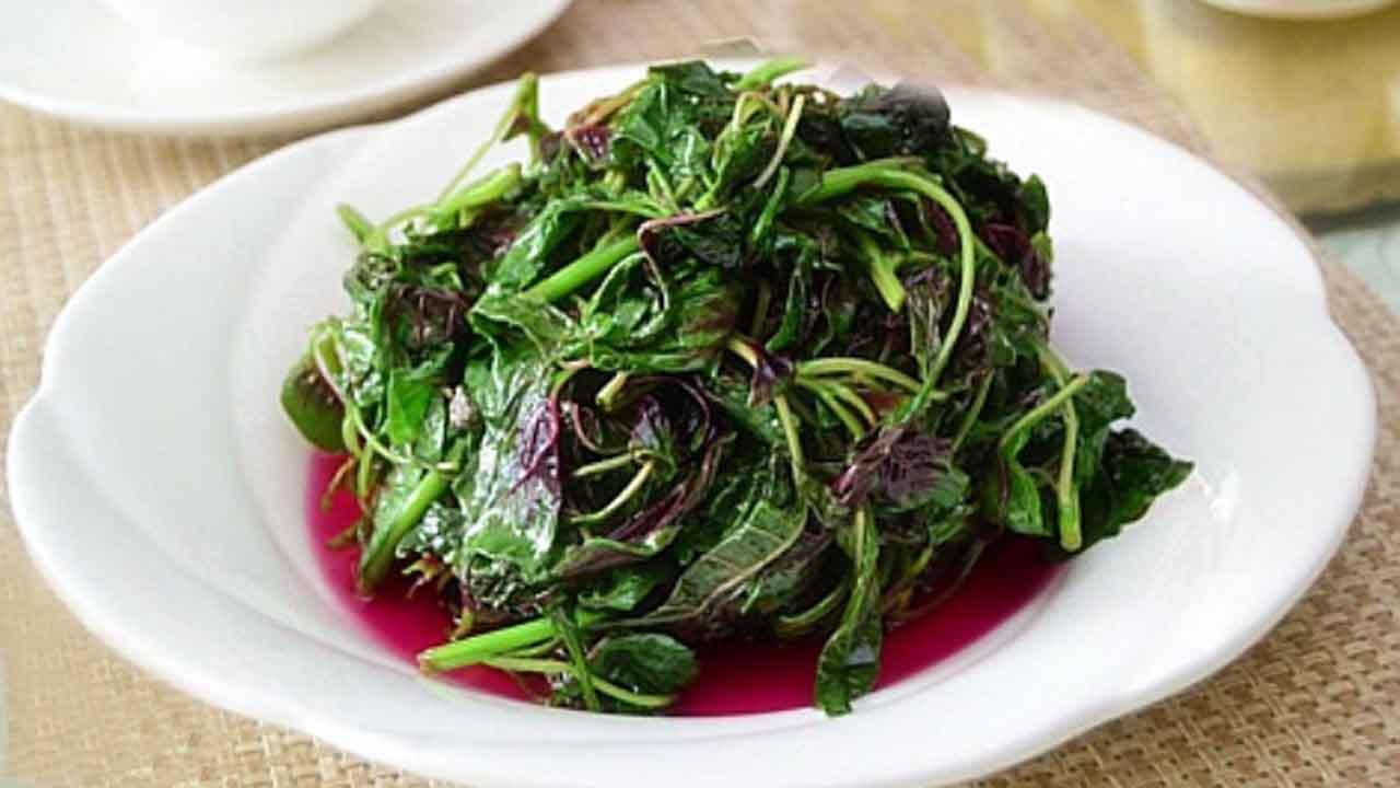 美&middot;食 它是农村红色汁水的蔬菜，常吃减肥又补钙，孩子长得快