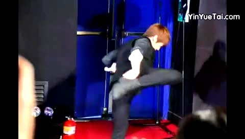 IU kiss&cry Holyland新闻发布会 HOON示范抬腿踢 饭拍版 12/04/24-U-Kiss (UKiss)