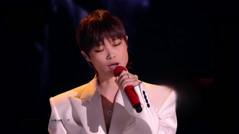 导师&五强演唱会 李宇春回应宋宇宁手势(二)