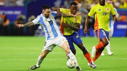 世预赛-10人阿根廷1-1哥伦比亚 迪亚斯一条龙恩佐直红