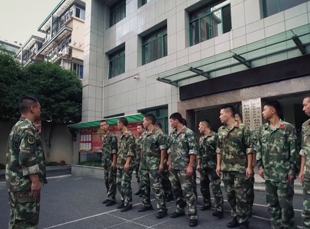 二更视频 烈火男儿——逆光前行浴火而生