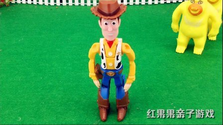 红果果熊出没玩具视频 第一季 熊大熊二玩迪士尼玩具总动员捣蛋变形玩具 38