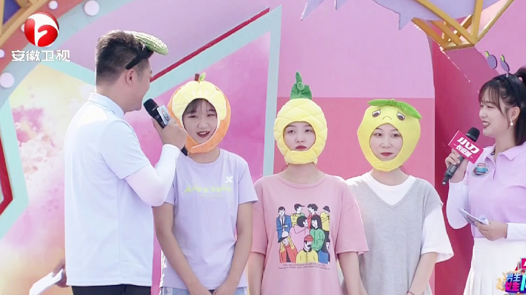 美女们组成水果拼盘闯关