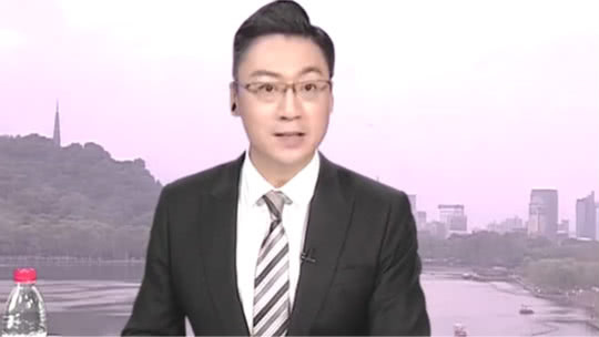 1818黄金眼 转眼女儿不见了 民警开车追公交