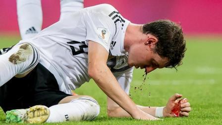 新视界 图说世界杯 足球场上演全武行