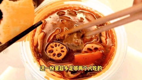 梁小轩和轩妈试吃各种美食 贤合庄麻辣牛肉自热火锅