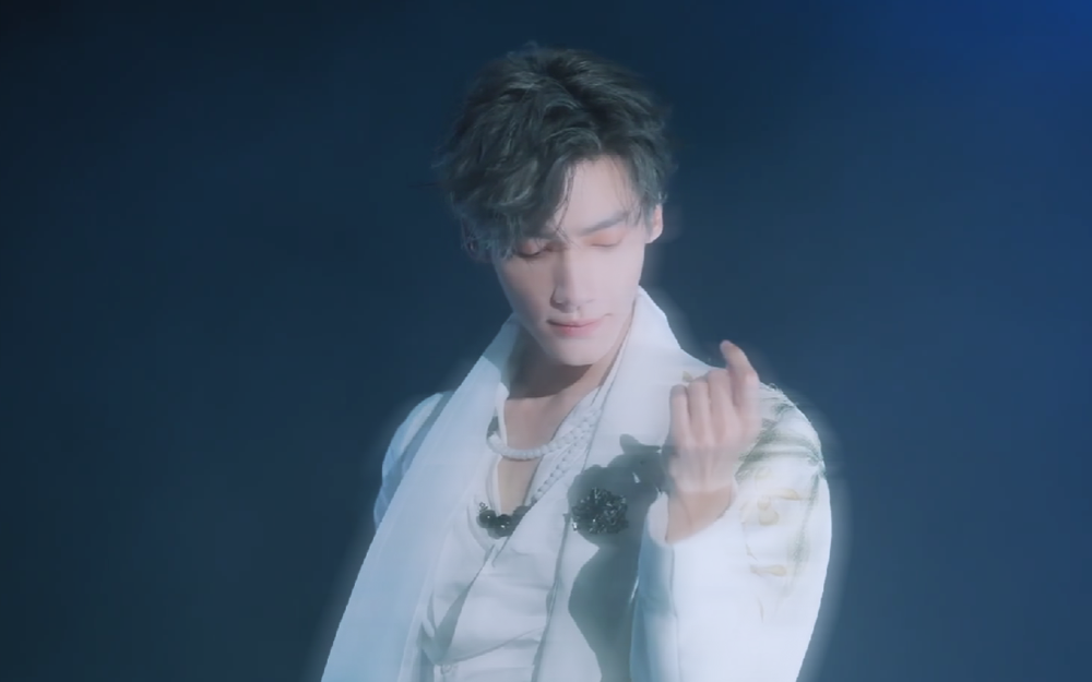 近距离感受罗云熙的美貌