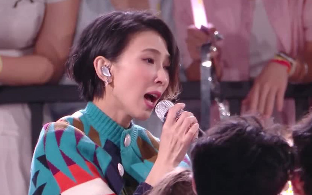 戴佩妮递麦！和毕业生特别合唱