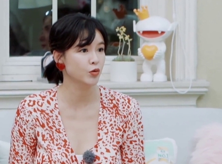 李艾产后失宠狂刷存在感