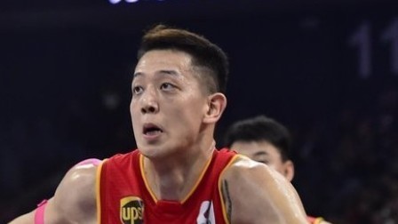 CBA 18/19赛季 新疆VS深圳第二节：沈梓捷遗憾伤退！新疆扩大领先优势