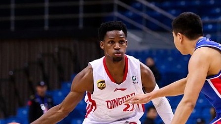 CBA 18/19赛季 青岛VS天津第二节：吉布森超远三分技惊四座！青岛保持领先结束半场
