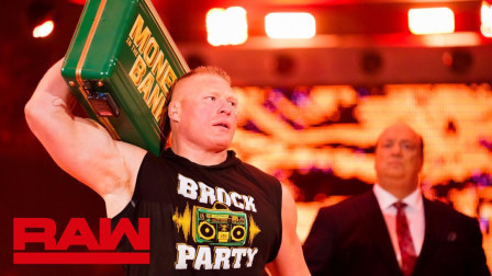 WWE RAW 2019 【RAW 05/27】猛兽大布扛着合约包跳起鬼步舞