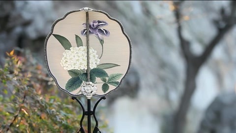 团扇：执扇于手 颦笑于心