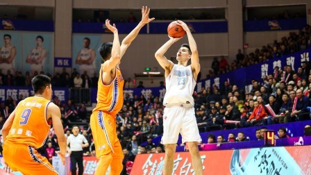 新疆队十佳球：斯托克斯大帽让对手怀疑人生，阿不都关键造犯规挽救比赛