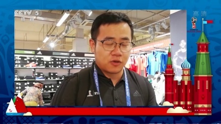 秀翻世界杯 曾侃带您逛周边商店 各款球鞋物美价廉