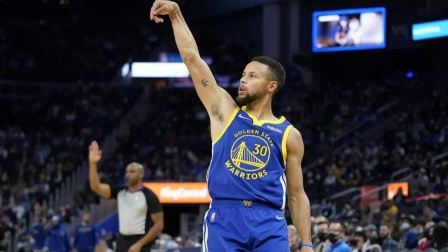 NBA热辣资讯 官方：库里核磁共振检查显示左脚韧带扭伤 两周后重新评估