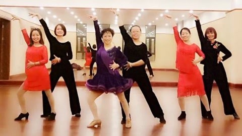 糖豆广场舞精选大众舞蹈 海盐静儿广场舞《恩爱小夫妻》 拉丁恰恰双人舞