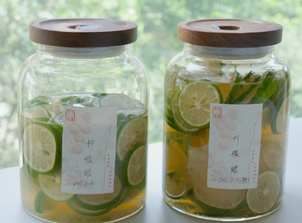 柠檬用家里的白醋泡一泡