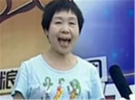 幸福来欢唱 2012 退休大妈声音稚嫩似返老还童
