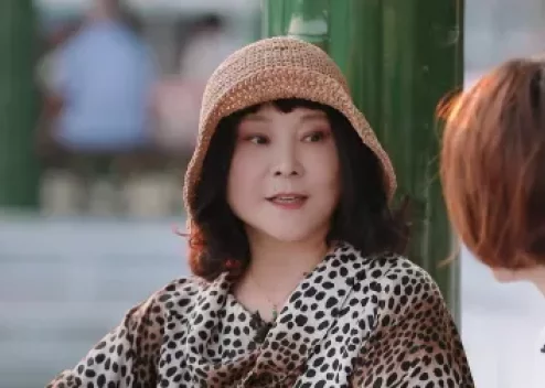 为爱还债千万，“晴雯”经历生死后首发声：只有自己能救自己