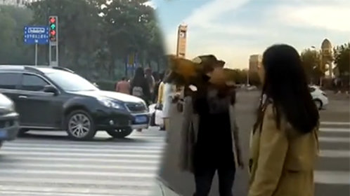 城市大不同 斑马线变“死亡线” 女车主大骂行人不长眼