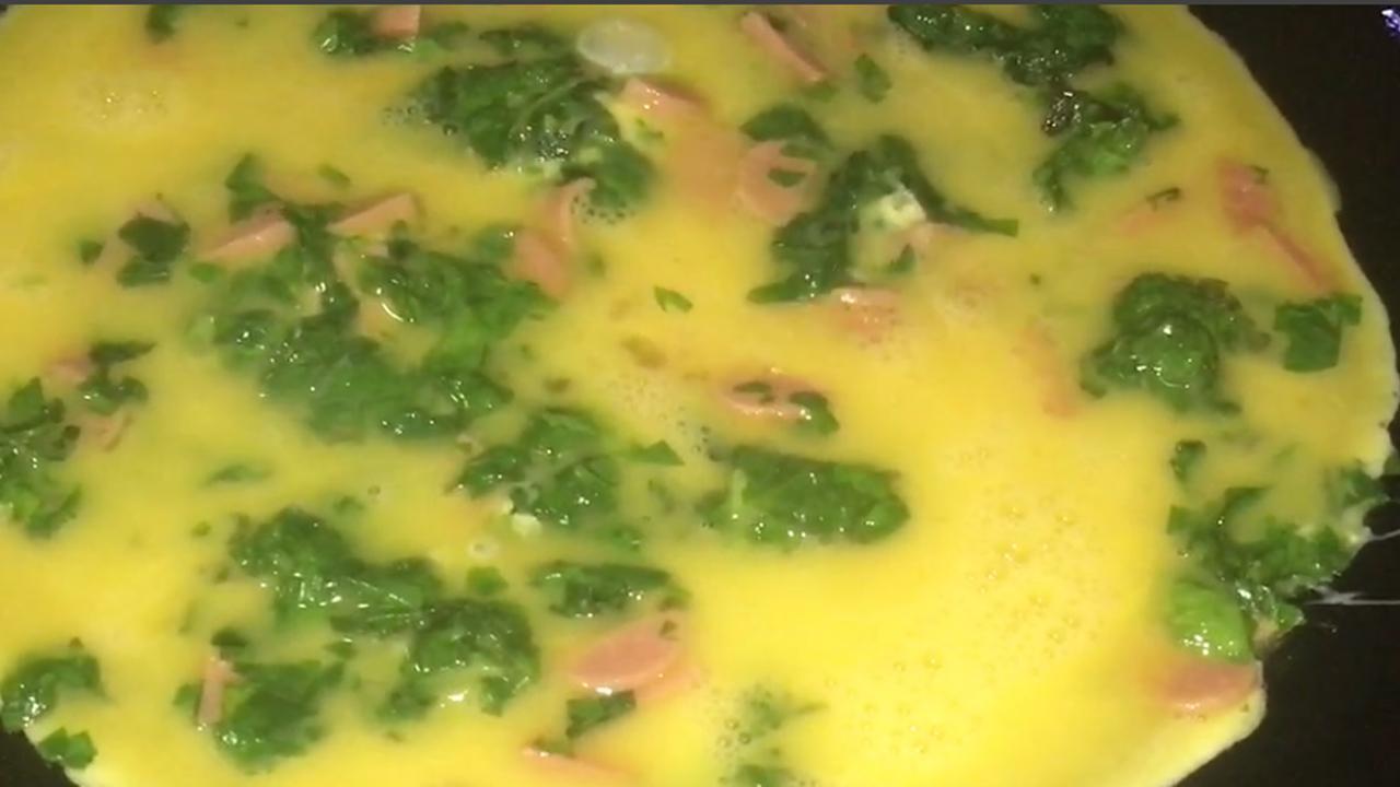 美&middot;食 芹菜叶别再扔掉了，和鸡蛋一起炒，降压又抗癌，一分钟学会