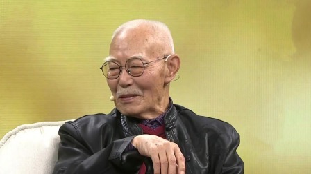 田华热烈拥抱老友，人老心不老