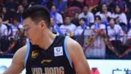 CBA 18/19赛季 新疆VS青岛第三节：李根压哨三分令人大呼过瘾，新疆106-88结束三节