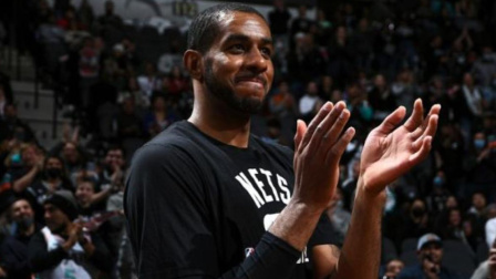NBA热辣资讯 马刺主场致敬阿德和米尔斯！波波老爷子这感情牌出手太暖了！