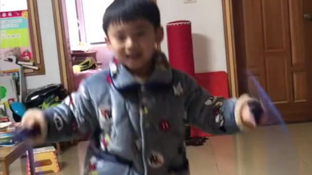 宅在家里运动，室内跳绳有多种