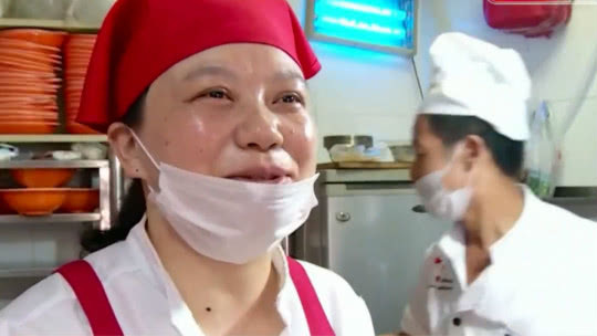 人气美食 一吃就是20年 四川北路冷混沌热卖中
