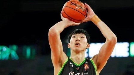 CBA热辣资讯 关键一击！周琦高难度空接暴扣2+1锁定胜局