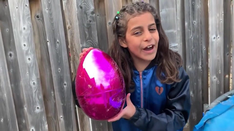 姐妹俩的复活节彩蛋