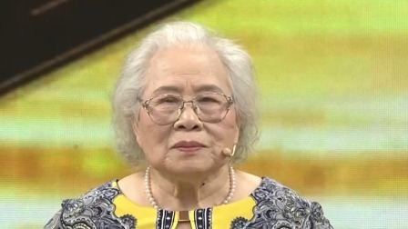 伟大的声乐教育家郭淑珍来到现场，神秘嘉宾的到来让她惊喜万分