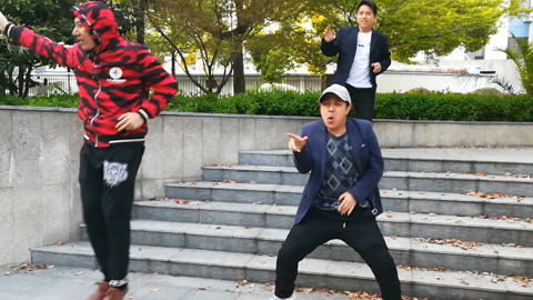 唱罢吹灯 三个大叔搞笑最炫小苹果