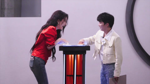 周深喻言出现爆灯乌龙 黄子弘凡抢走薛之谦唱片