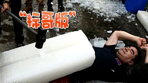 慈善家大街上胸口碎大冰，“冰桶挑战”是宣传慈善还是作秀？