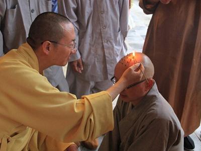 为什么和尚的头顶上会有圆点?这些圆点有什么用?看完长见识了