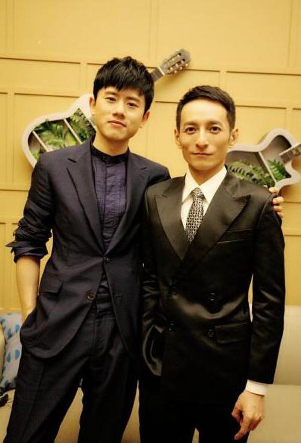 李维嘉与张杰合影,瘦了许多