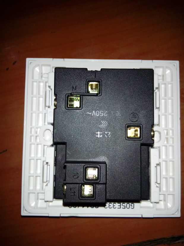 公牛g05e333 5孔1开插座怎么接线开关控制灯