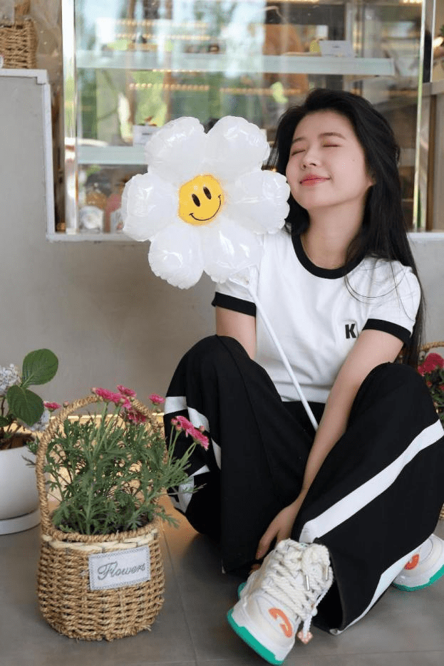 何蓝逗分享立夏日常 元气十足笑容满分