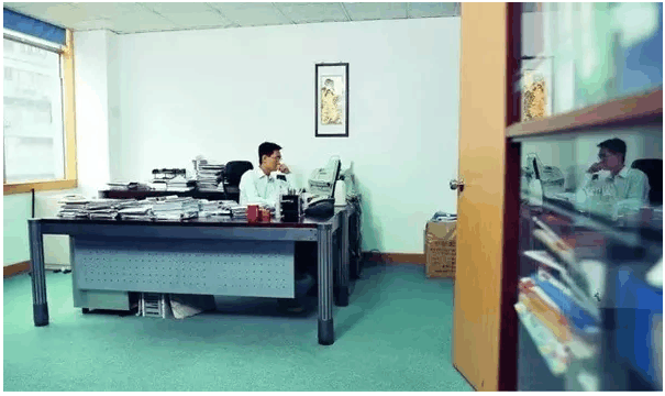 马化腾办公室竟然挂的这样的画 长见识了