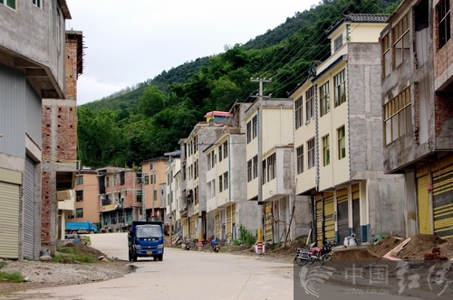 元阳黄茅岭乡实施易地扶贫搬迁工作纪实 日前,记者采访元阳县黄茅岭