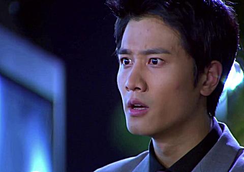 因为爱情有奇迹 dvd版:齐霁直接吻向安琪媛,安琪媛见此情形不再矜持