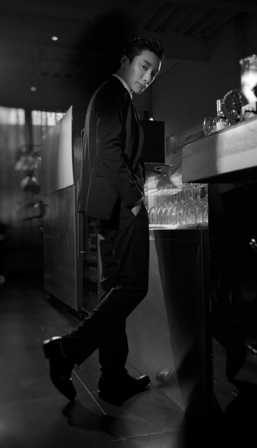 侯俊丞黑白大片