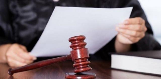 稀奇事:老人偷钢筋被砸伤,家属索赔200万